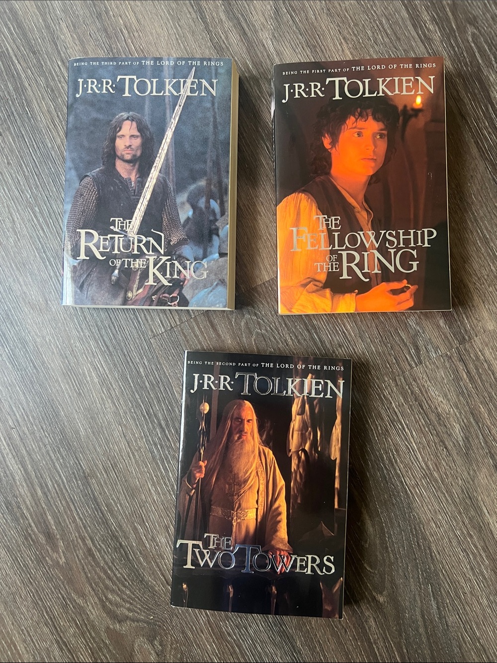 J.R.R. Tolkien - The Two Towers (Paperback) - Brown/Gold Cover